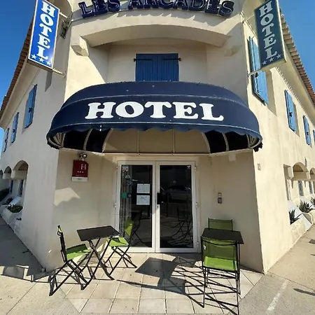 Otel Les Arcades